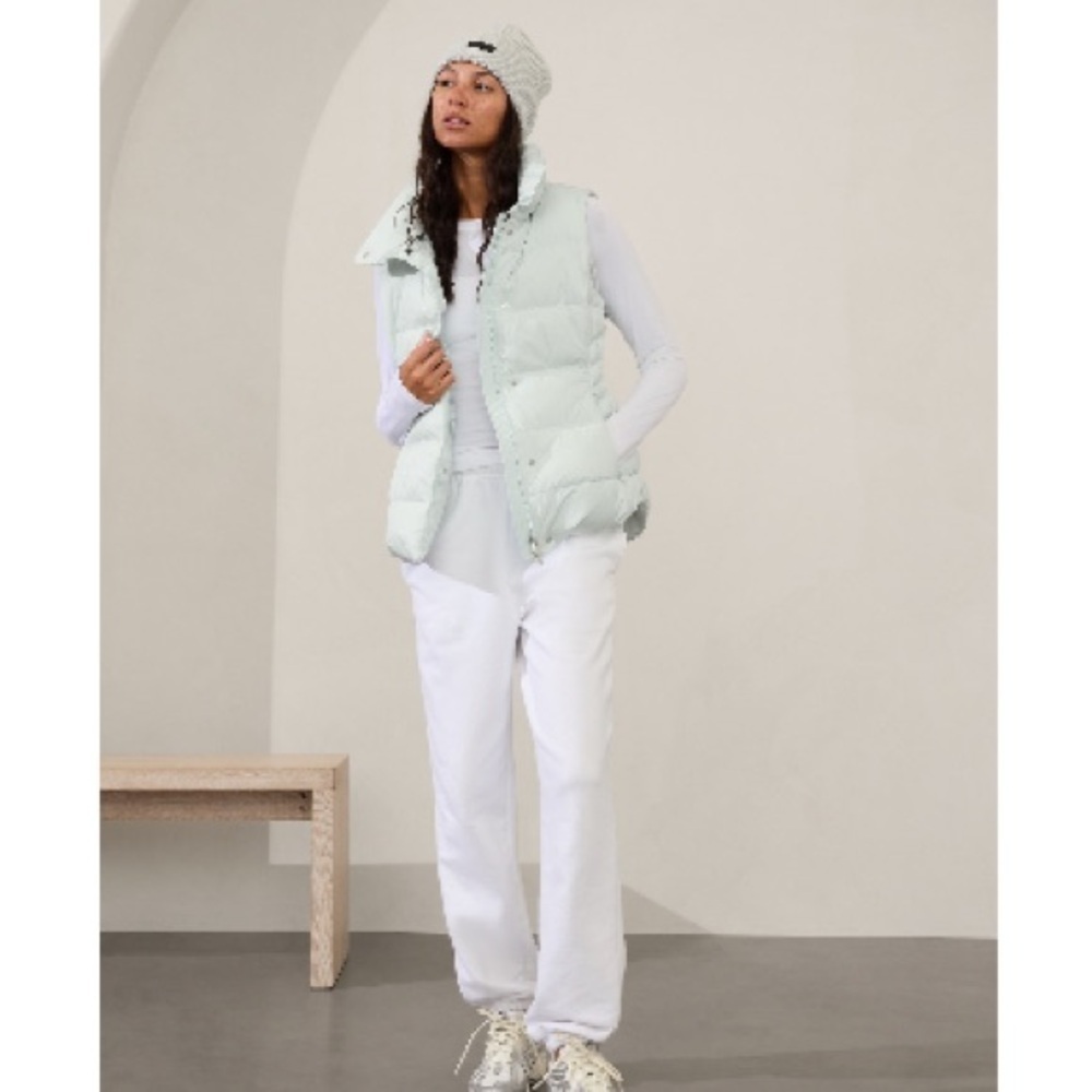 Athleta Gilet Downtown Puffer Vest in Glacier Size XXS NWT